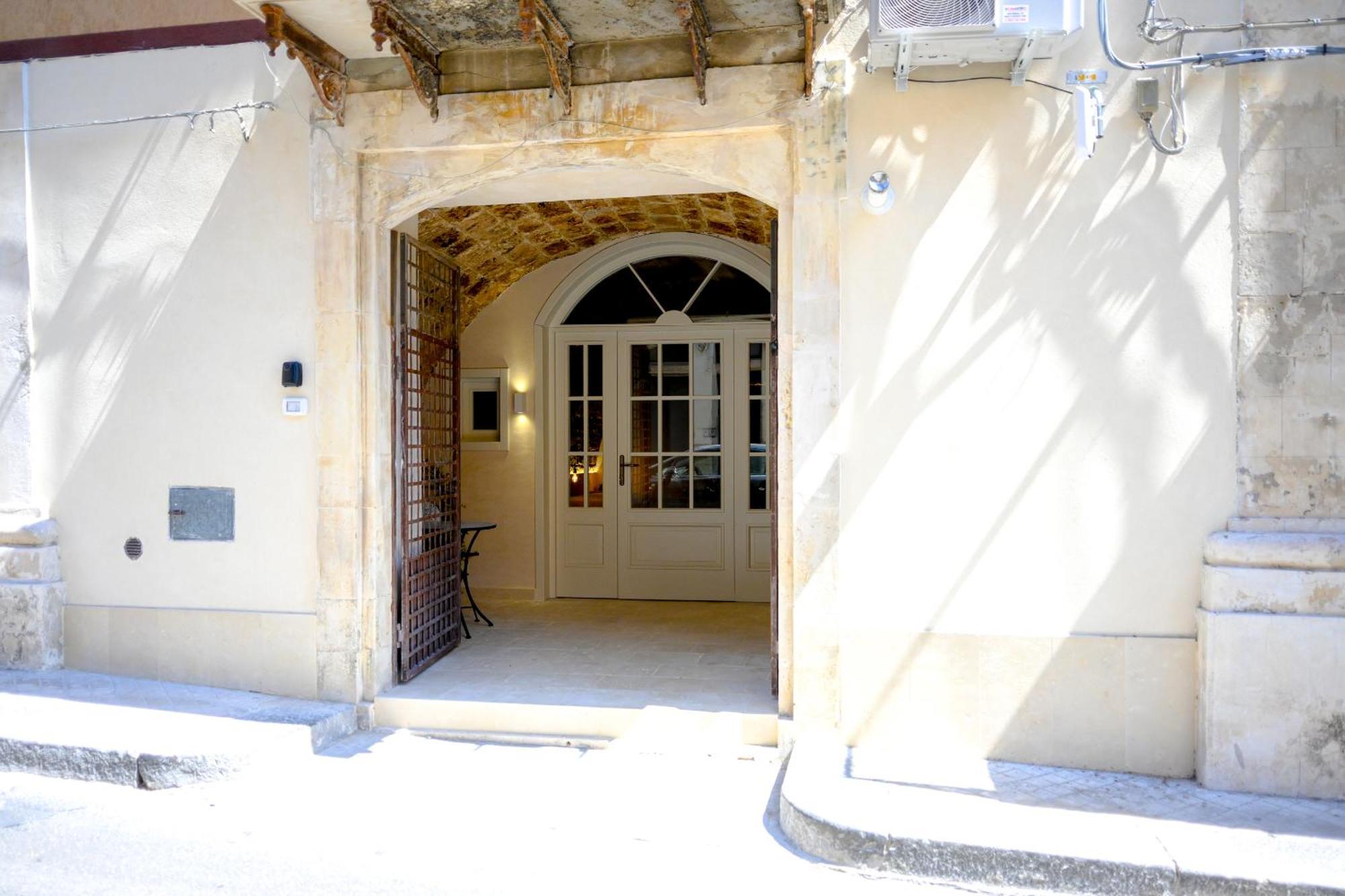 La Grotta, Luxury Suite & Spa Ното Екстериор снимка