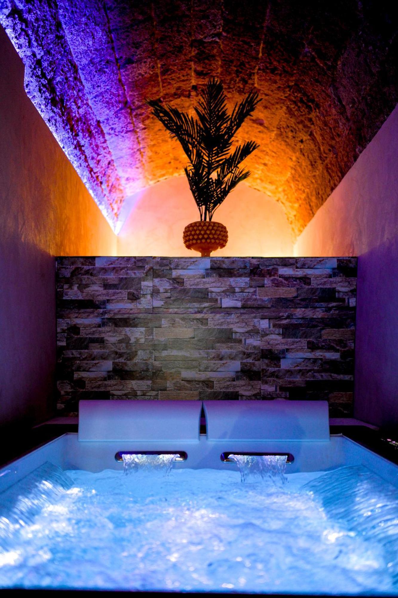 La Grotta, Luxury Suite & Spa Ното Екстериор снимка