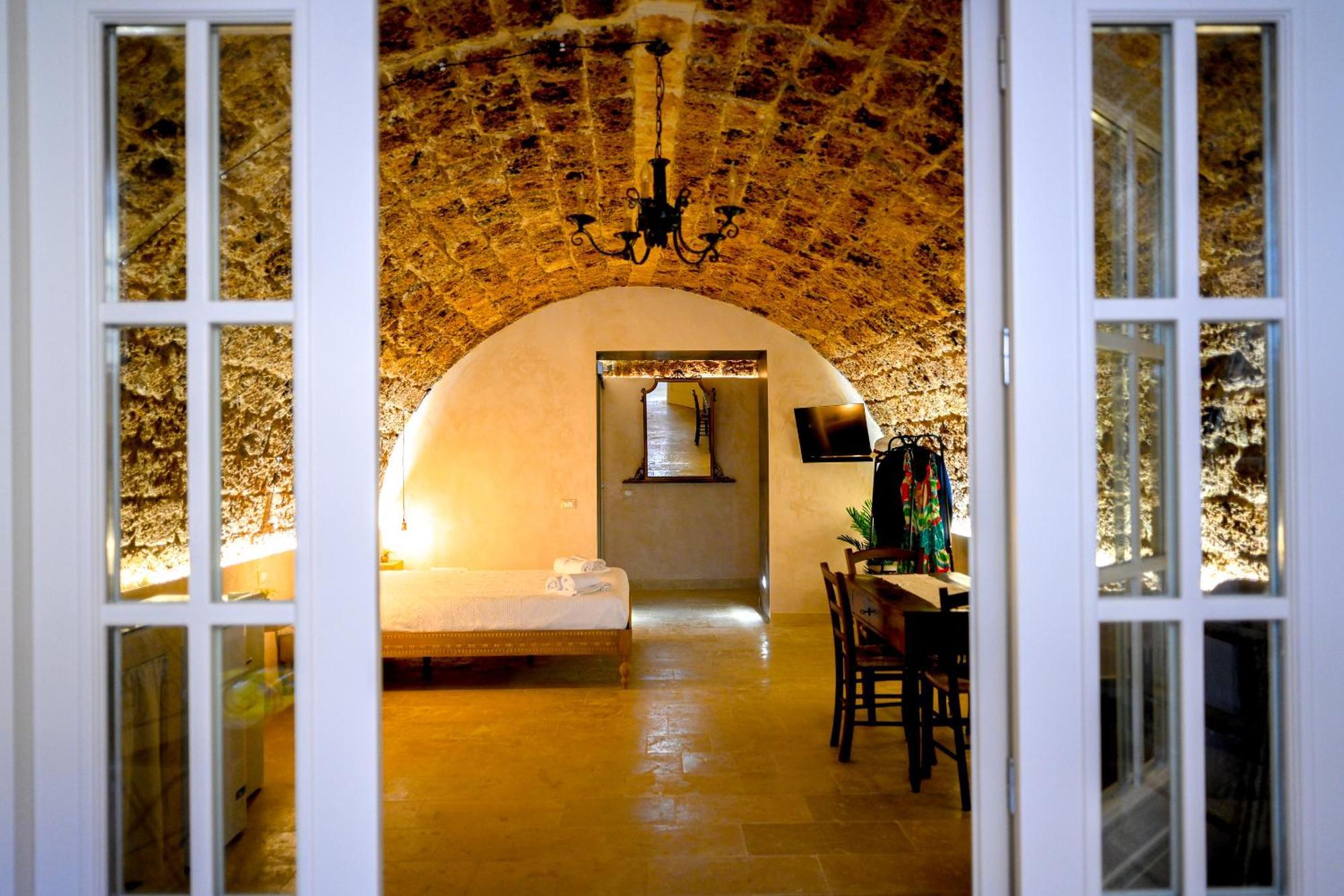 La Grotta, Luxury Suite & Spa Ното Екстериор снимка