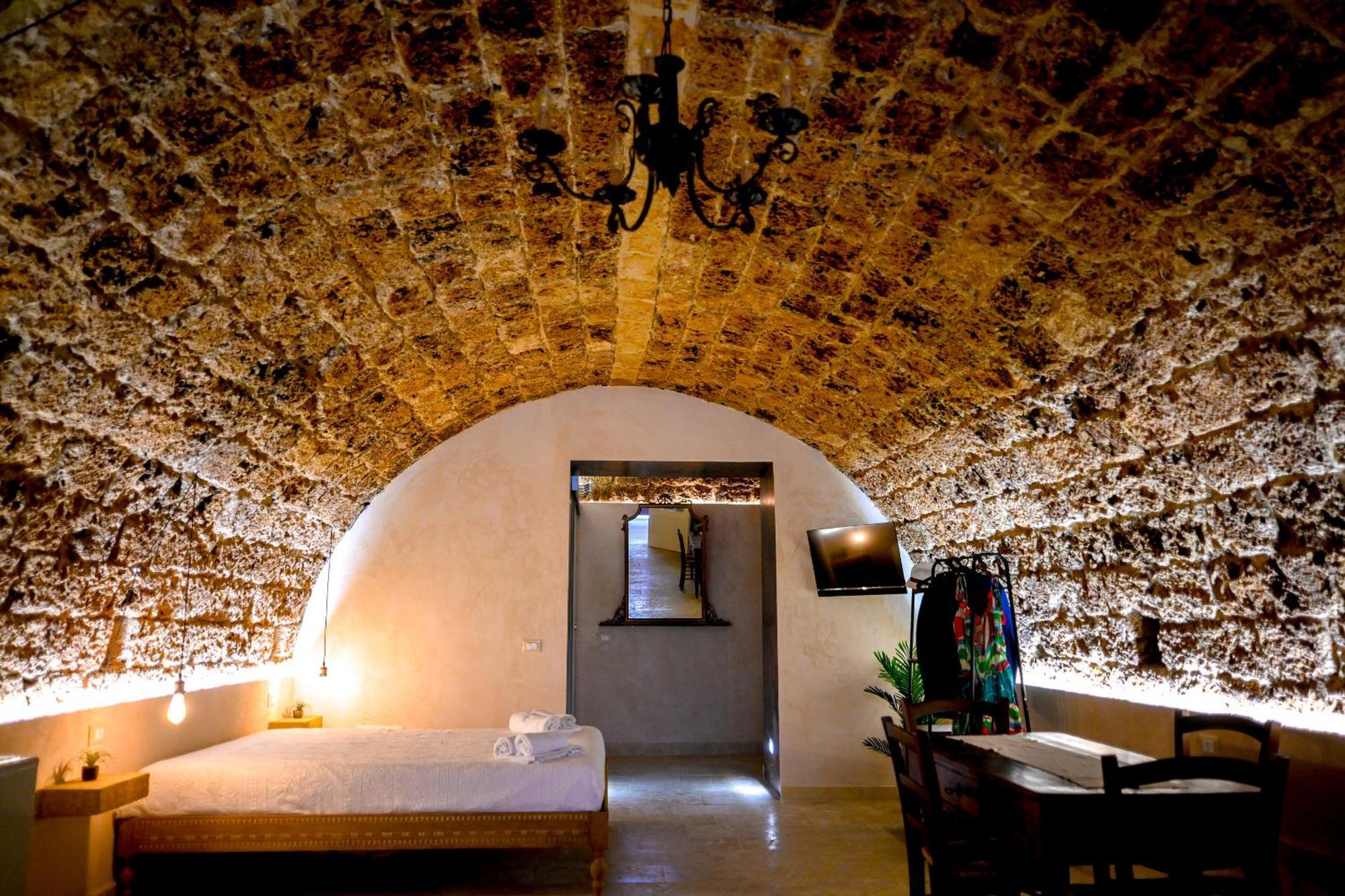 La Grotta, Luxury Suite & Spa Ното Екстериор снимка